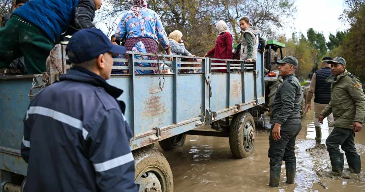 Fortes pluies à Ksar El Kebir : opérations de sauvetage en cours dans les quartiers inondés