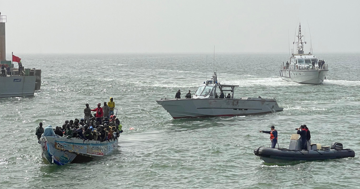 Interception d'un bateau de migrants par la Marine royale