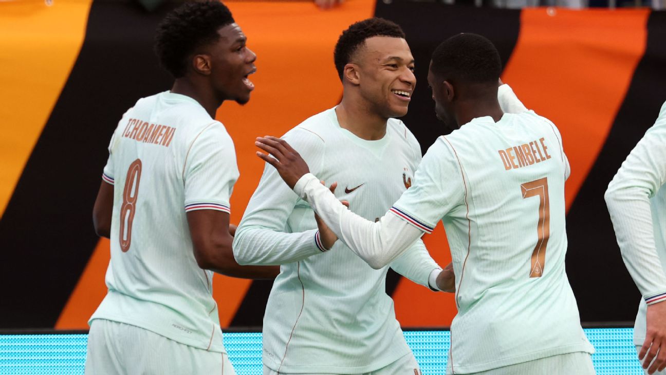Kylina Mbappé et ses coéquipiers célébrant la victoire contre le Brésil.