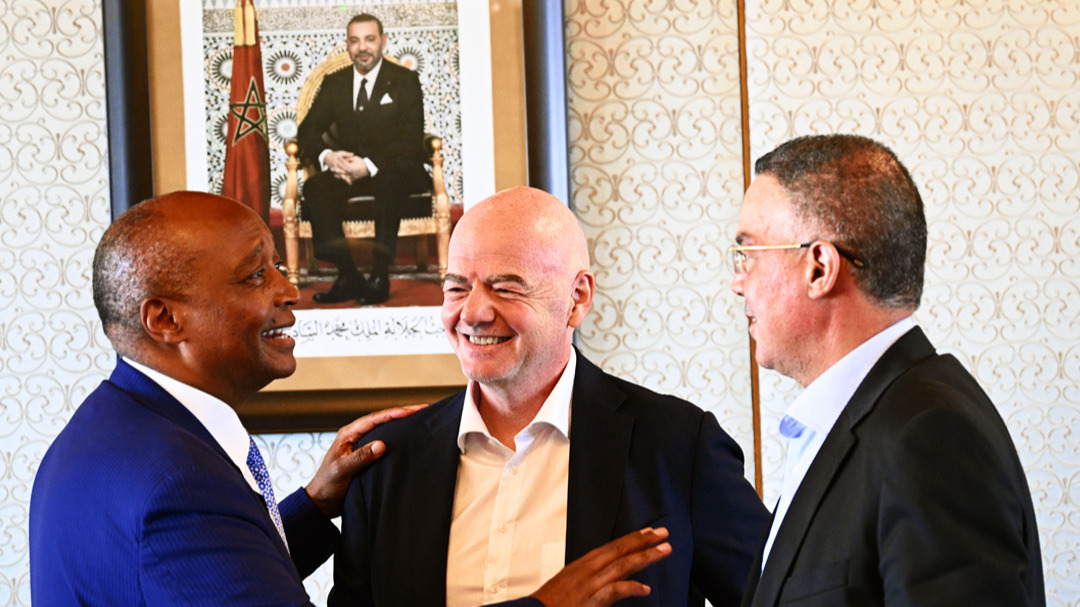 Fouzi Lekjaa, président de la FRMF, lors de l'accueil au Maroc de Gianni Infantino, président de la FIFA et de Patrice Motsepe, président de la CAF.