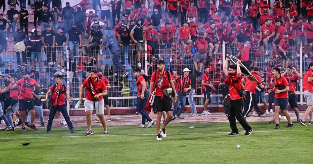 Demi-finale CAF perturbée : envahissement de terrain et tensions avant Olympique Safi–USM Alger