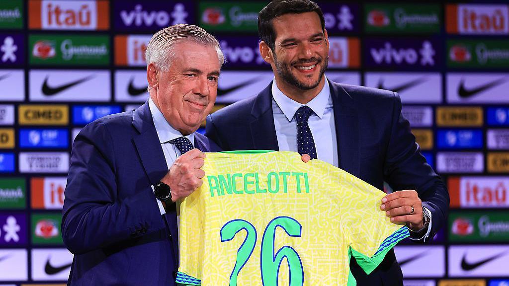 Carlon Ancelotti, sélectionneur du Brésil, et Samir Xaud, président de la Confédération brésilienne de football (CBF).