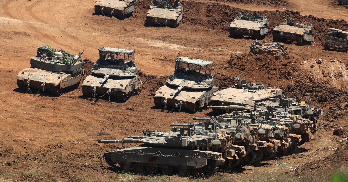 Chars israéliens à la frontière Liban-Israël