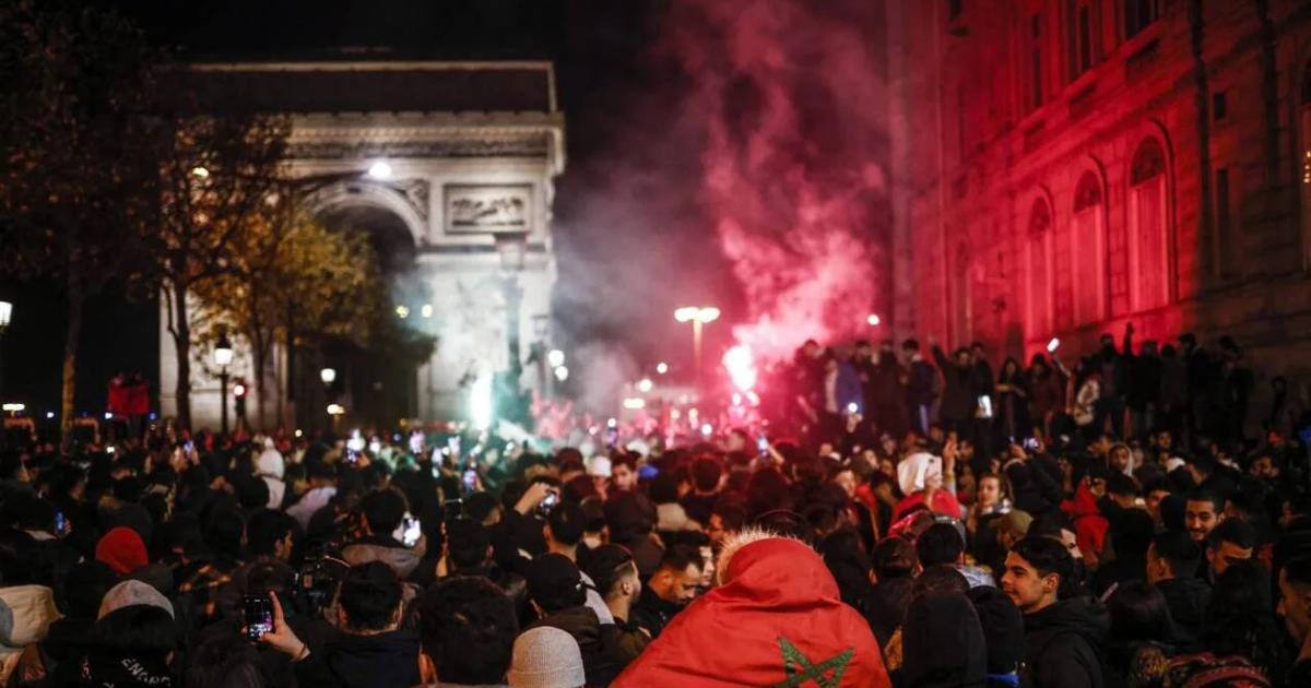 célébration des supporters marocains à Paris lors du Mondial 2022