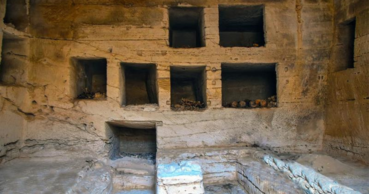 découverte de tombes scellées en Egypte