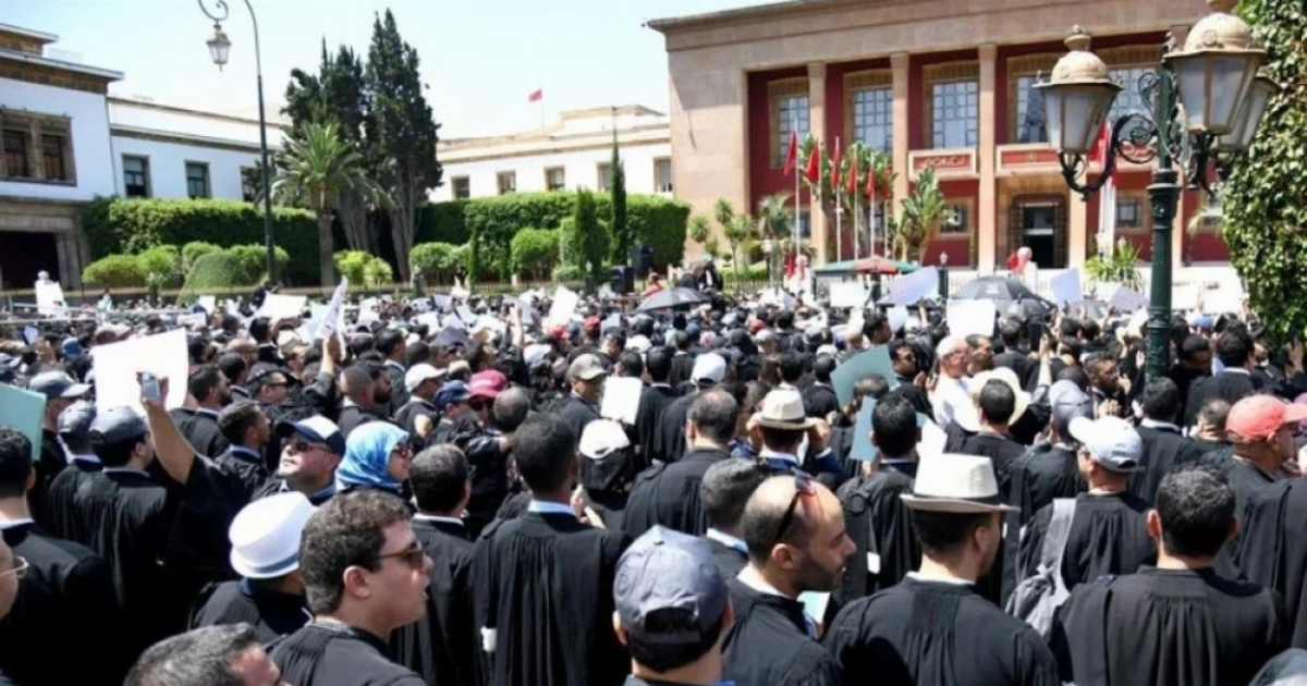 manifestation des avocats devant le Parlement